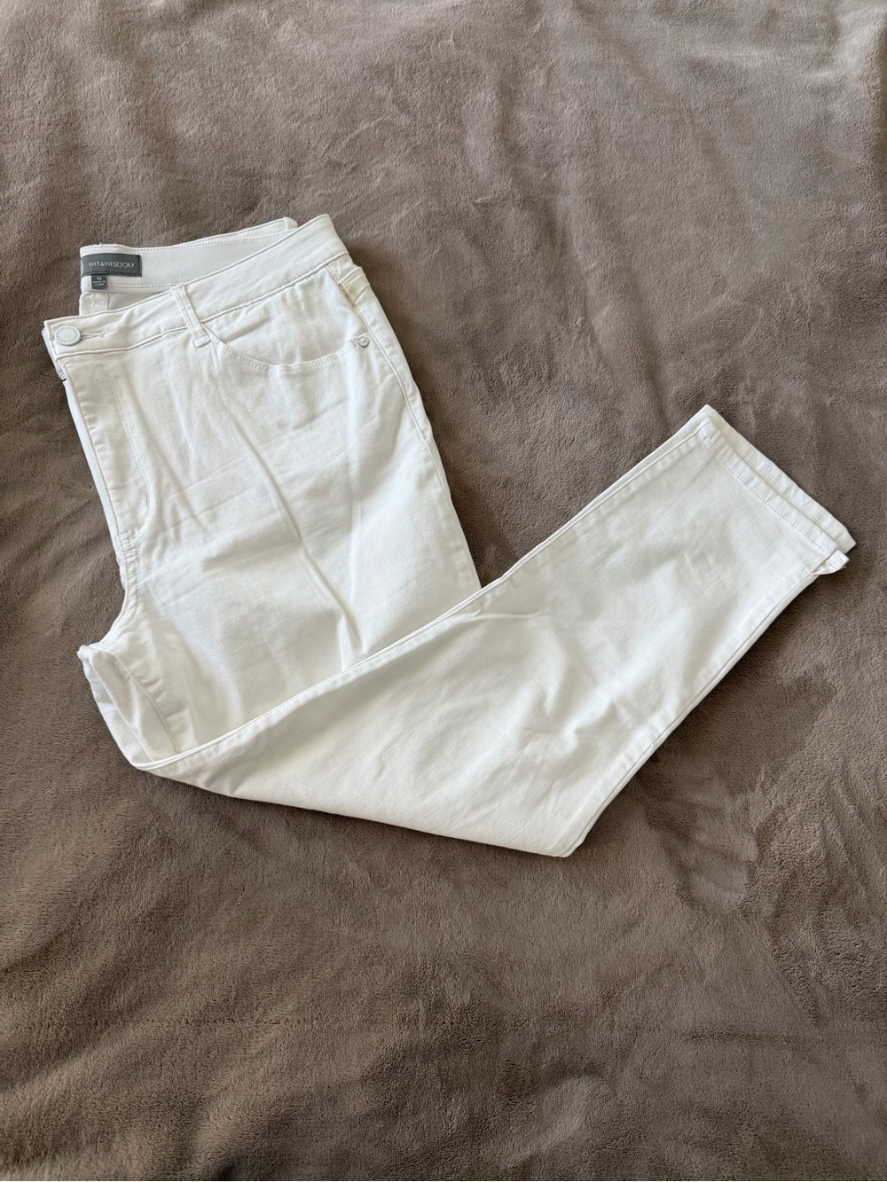 Wit & Wisdom White Ankle Crop Skinny Jeans